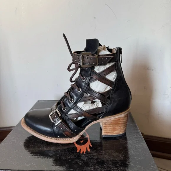 FREEBIRD CHEYENNE MULTI STRAP LACE UP LEATHER BOOTIE SANDAL SIZE 9